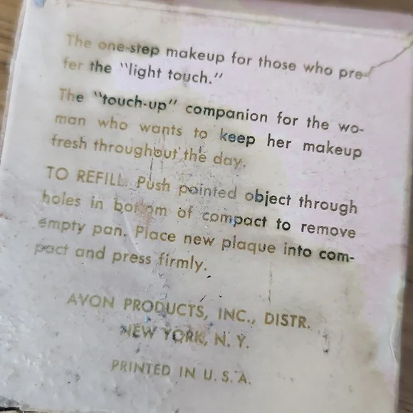 Vintage Avon Cameo Solid Perfume Compact - Picture 7 of 9